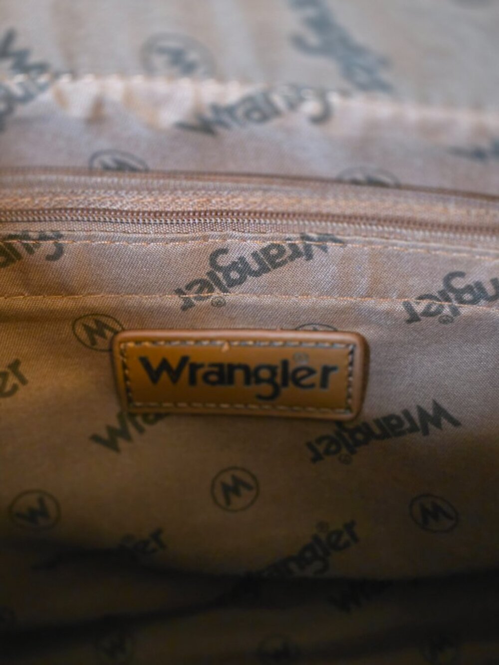 Wrangler Western style cross body satchel purse - Picture 4 of 8